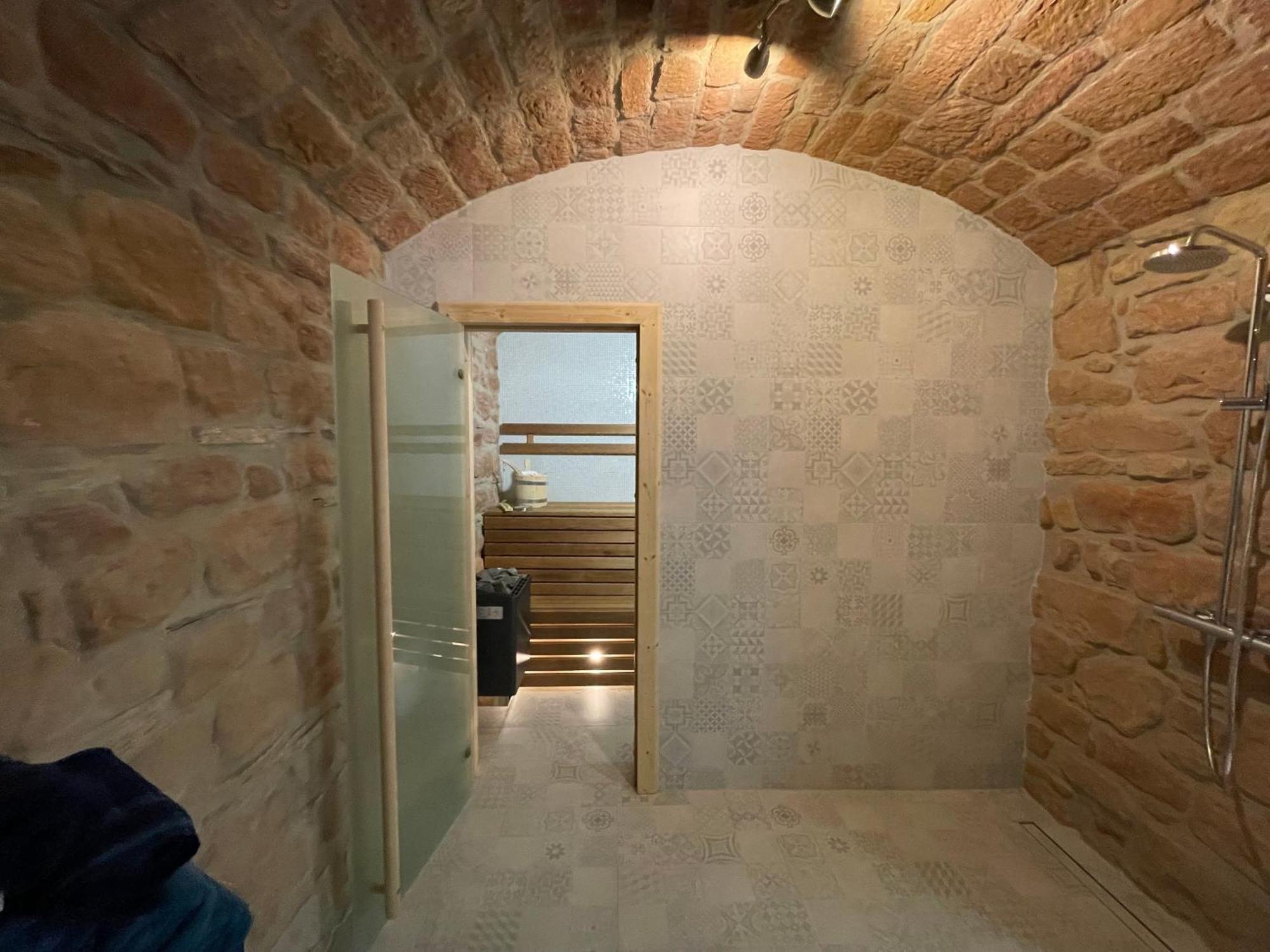 Luxurioese Ferienwohnung Mit Wellness Oase Saarburg Exteriör bild