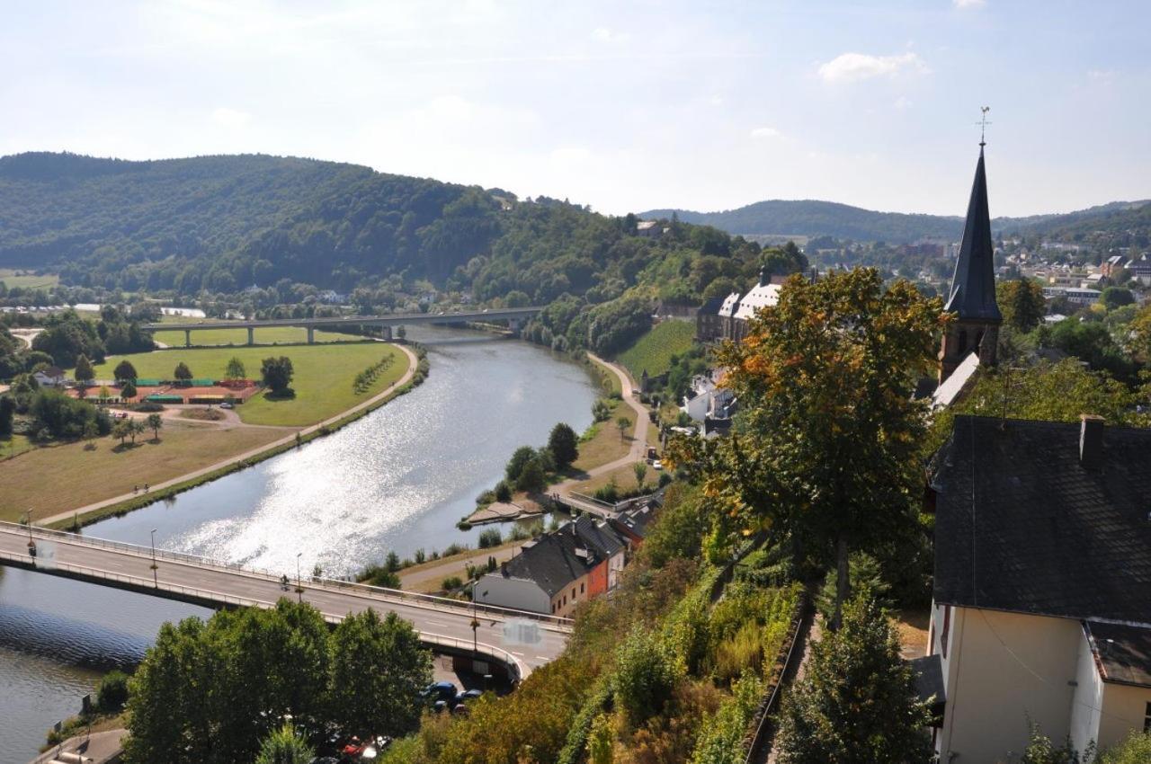 Luxurioese Ferienwohnung Mit Wellness Oase Saarburg Exteriör bild